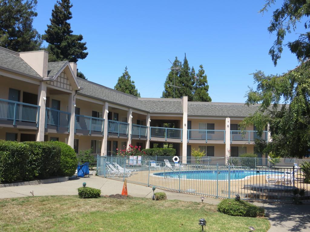 Days Inn By Wyndham Redwood City Exterior foto